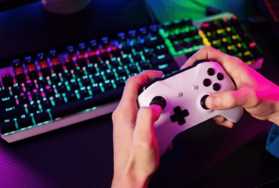 شغف الإلكتروني لطلاب تحول إلى صحة نفسية وإنجاز وطني